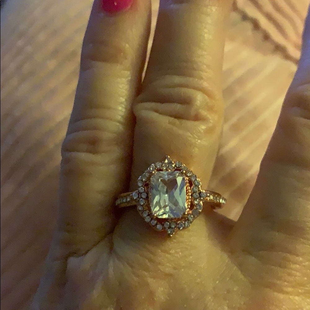 New Rose Gold Crystal Ring sizes 7, 8.5, 9.5 - Picture 2 of 3